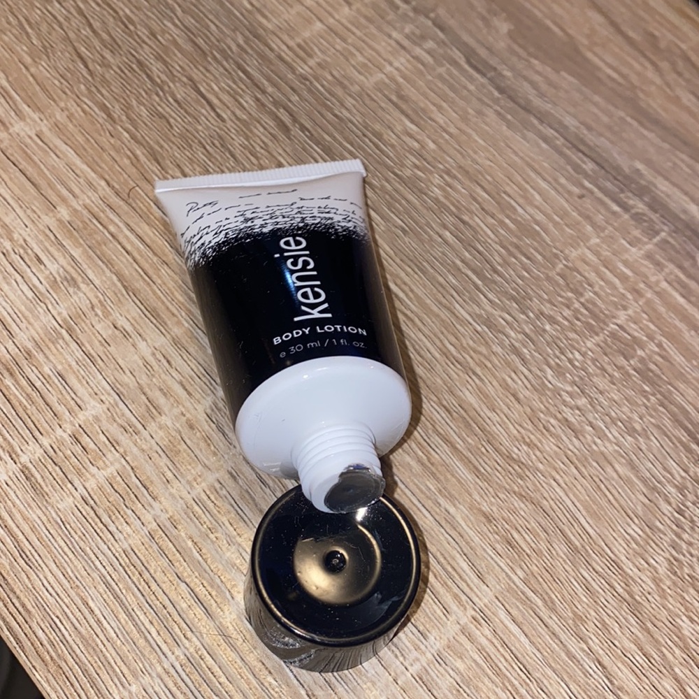 💋NWT 5 piece skin care bundle! - Picture 7 of 7